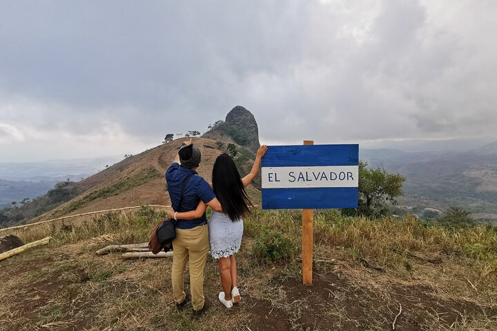 Private tour to the Peñón de Comasagua - Photo 1 of 7